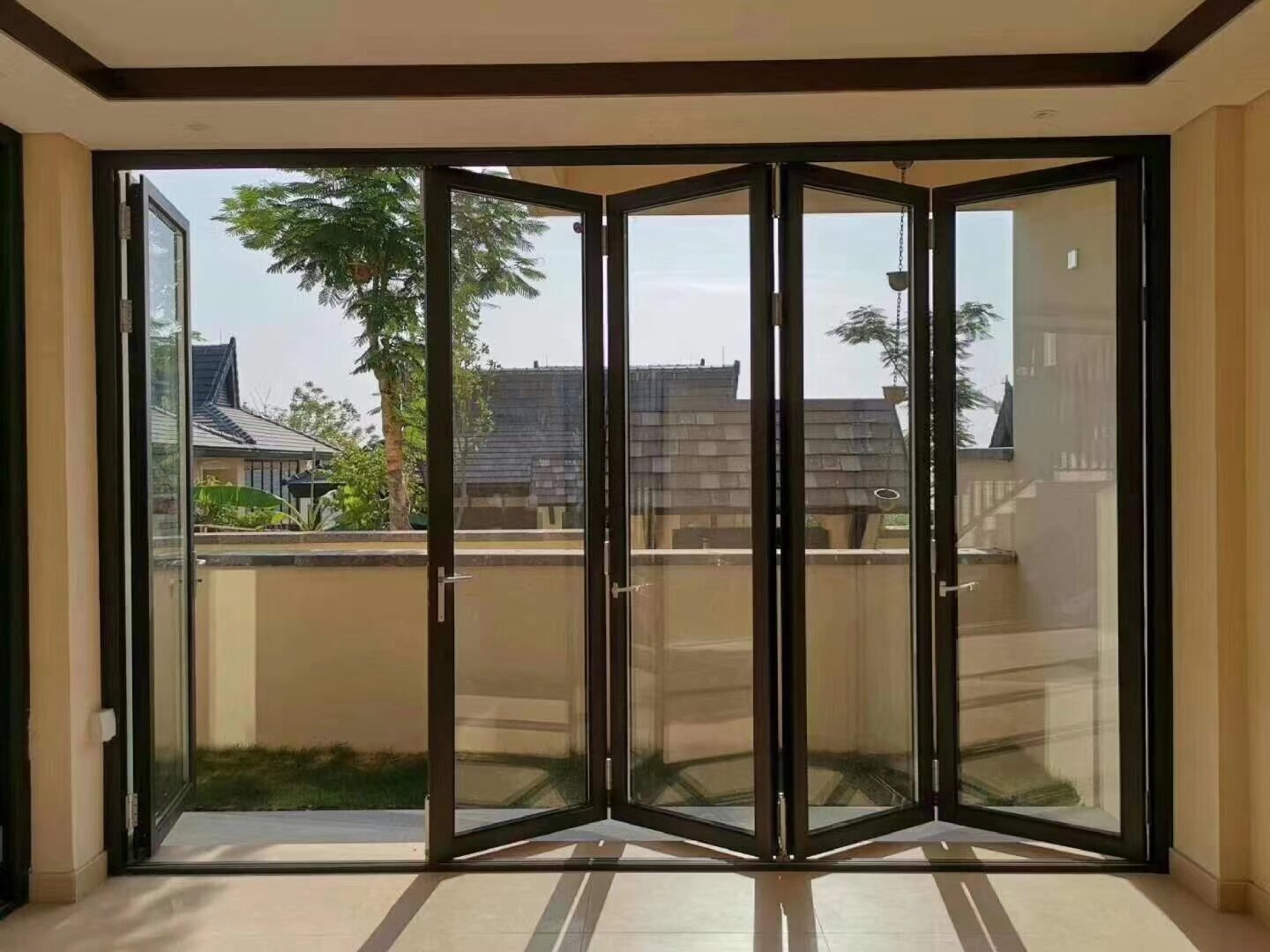 Household and commercial folding glass door - Door/Window | CHEERFUL Kenya image 2 detail view
